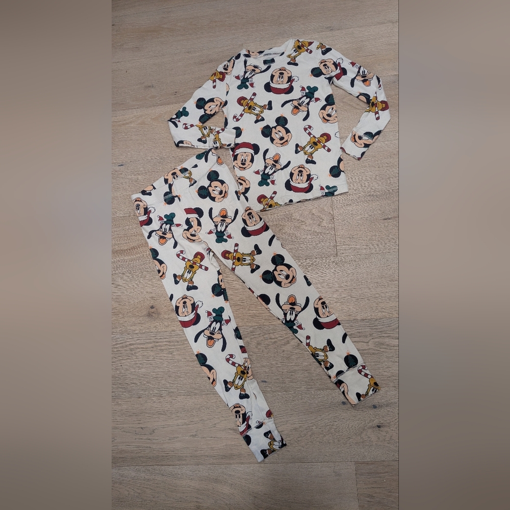 Size 8, GapKids | Disney Organic Cotton Holiday Mickey Print Pajama Unisex Set